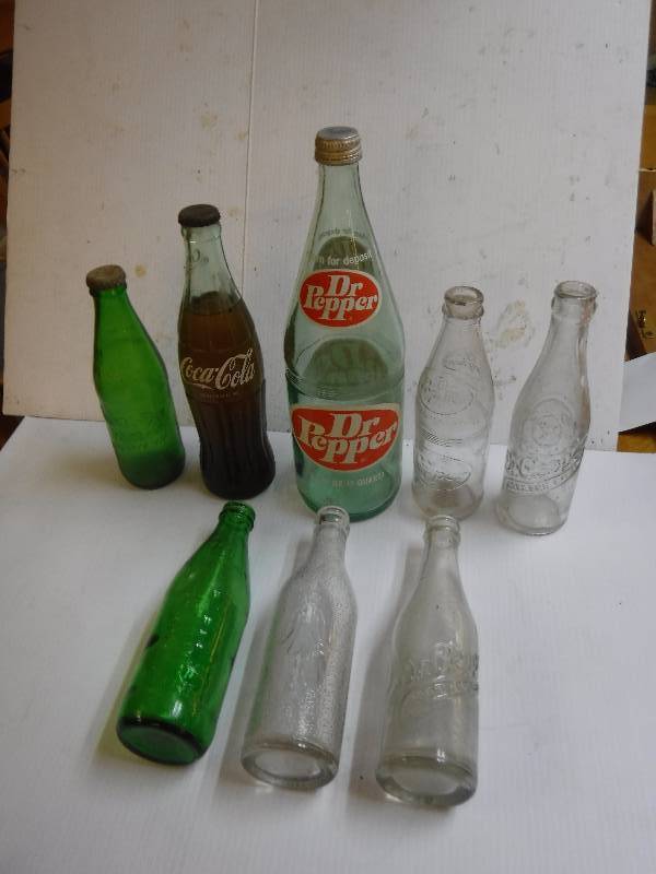 lot 10096 image: Vintage soda pop bottle lot