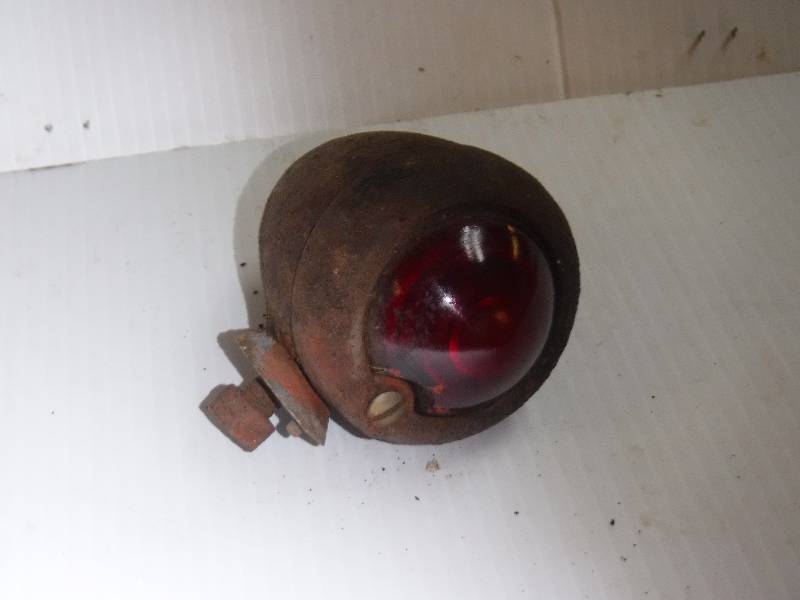 lot 10106 image: Vintage tail light