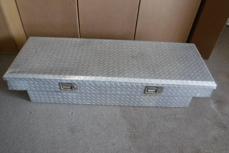 lot 8347 image: Delta aluminum pickup truck tool box with key