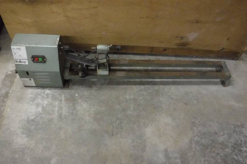 lot 8352 image: Folksy FH-1000 wood lathe