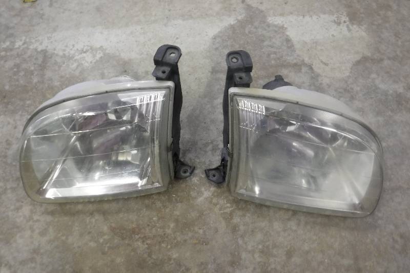 lot 8358 image: 2004 toyota tundra headlights