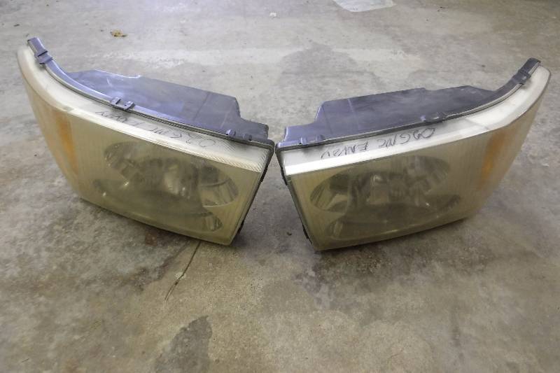 lot 8359 image: 2002 gmc envoy headlights assembly