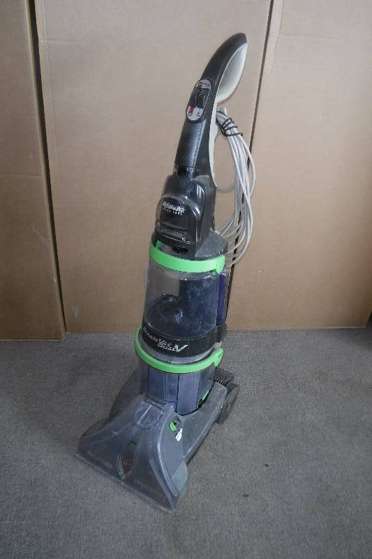 lot 8360 image: steam vacuum cleaner
