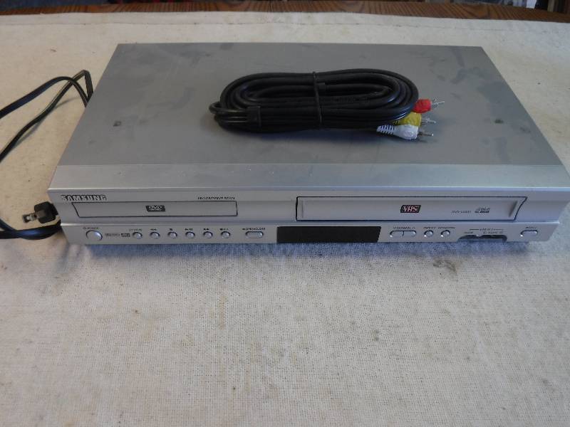 lot 12280 image: Samsung Combination DVD and VHS Player