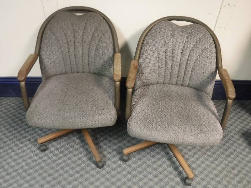 lot 12294 image: Lot of 2 Office Chairs