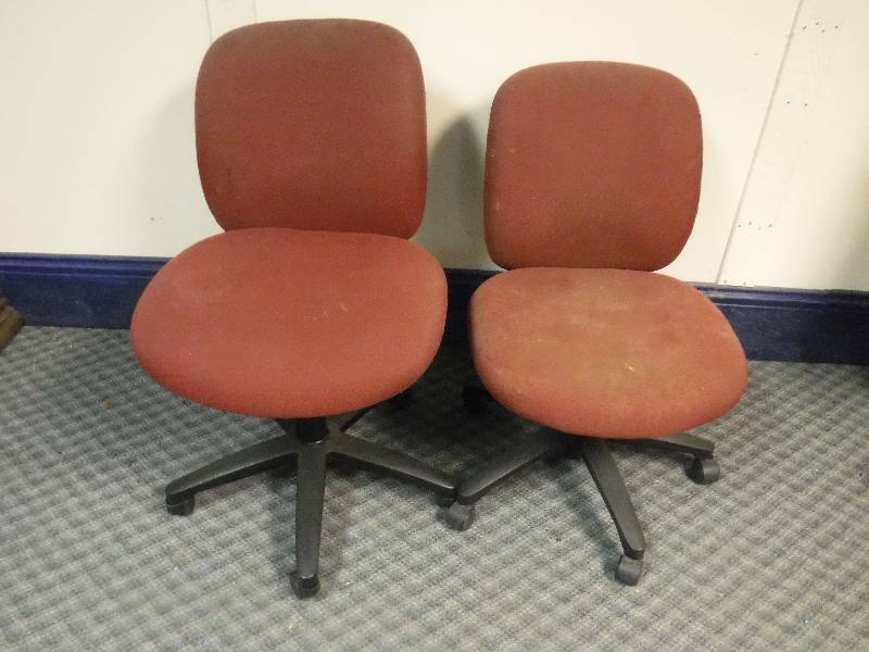 lot 12295 image: Lot of 2 Office Chairs