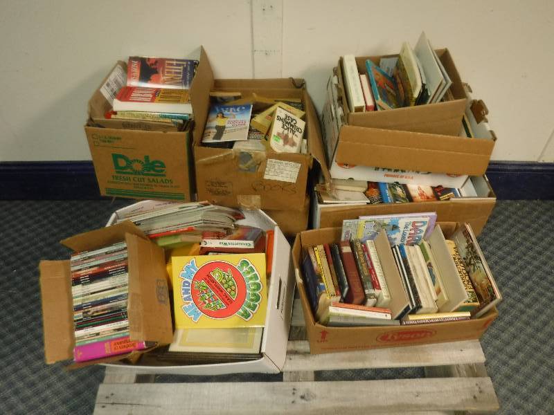 lot 12301 image: Pallet Lot of Books