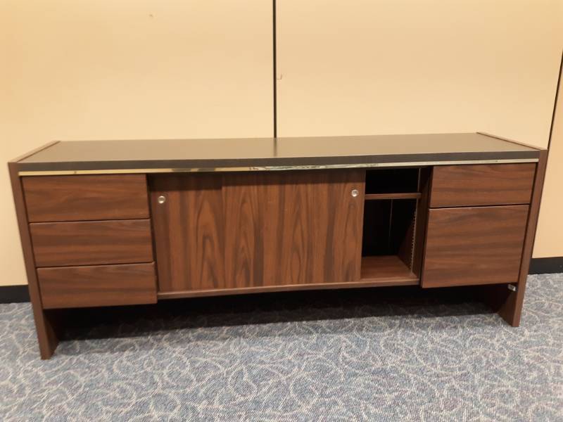 lot 9502 image: Credenza