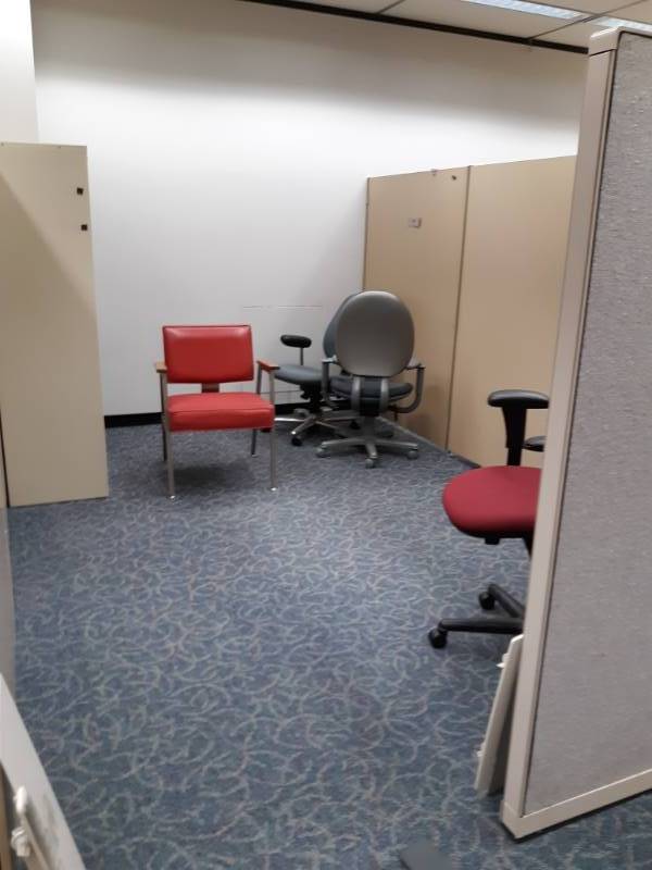lot 9505 image: Three Rolling Office Chairs, Arm Chair, Upright & Lateral Filing Cabinet