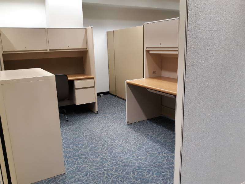 lot 9509 image: Desk w Hutch, Lateral Filing Cabinet, Rolling Office Chair and Two Drawer Filing Cabinet