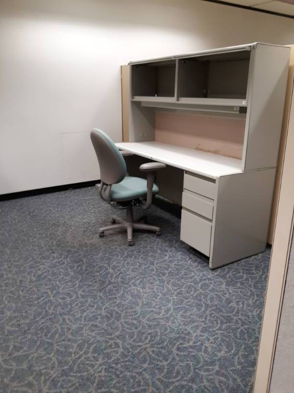 lot 9506 image: Metal Desk w Hutch, Rolling Office Chair & 3 Shelf Lateral Cabinet