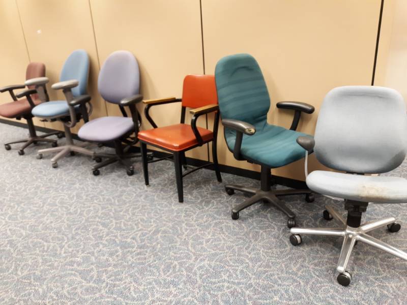 lot 9551 image: Four Rolling Office Chairs and Two Arm Chairs
