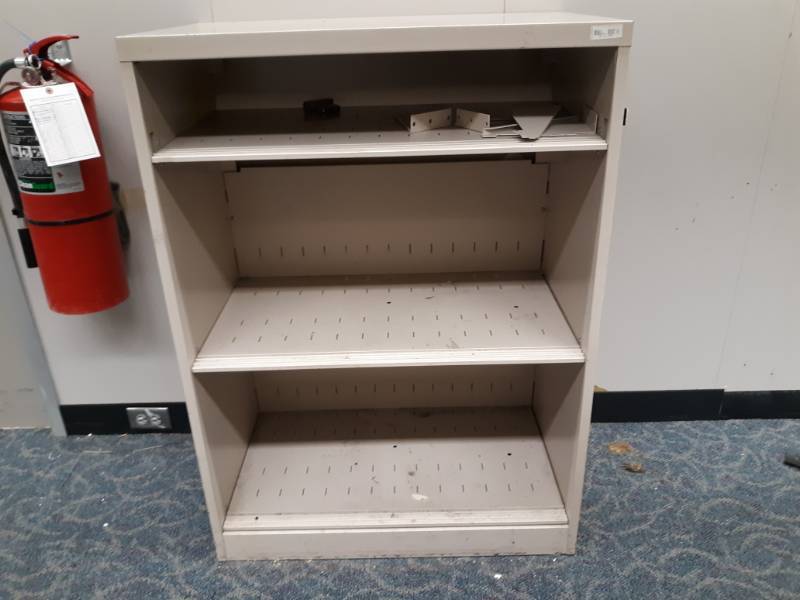 lot 9560 image: Three Shelf Book Case