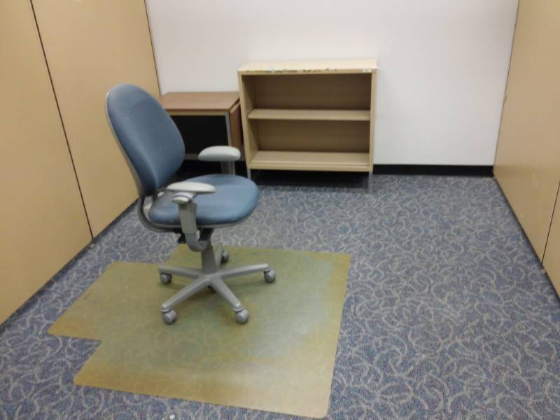 lot 9483 image: Chair, Floor Protector, Shelves, Cubicle Walls