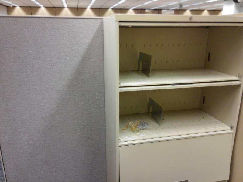 lot 9485 image: Lateral Filing Cabinet & Cubicle Walls