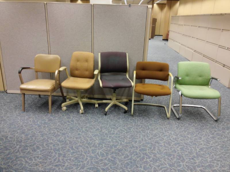 lot 9549 image: Two Rolling Office Chairs and Three Metal Arm Chairs