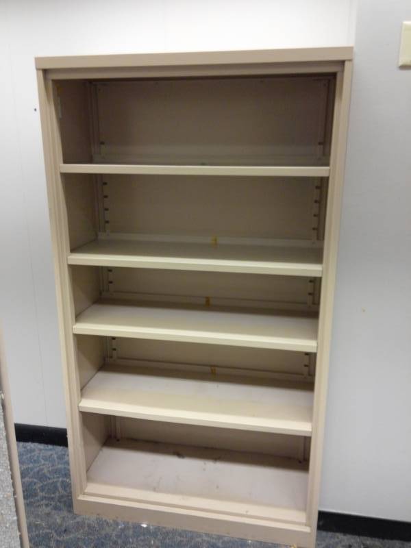 lot 9556 image: 5 Shelf Book case
