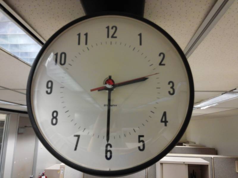 lot 9565 image: Ceiling Mount Clock