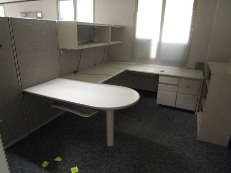 lot 9598 image: Desk w Hutch, Book Shelf, White board
