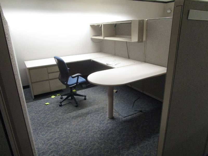 lot 9596 image: Desk w Hutch, Lateral Filing Cabinet