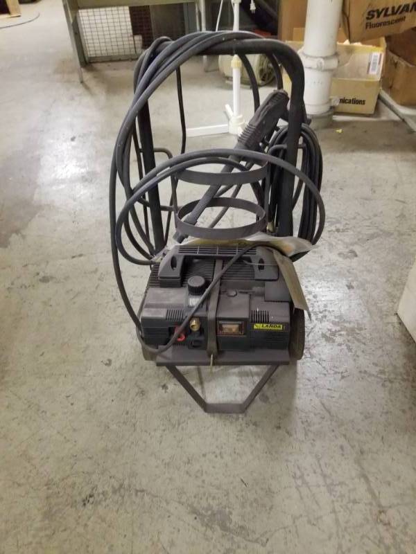 lot 8000 image: Landa Pressure Washer Handyman Series