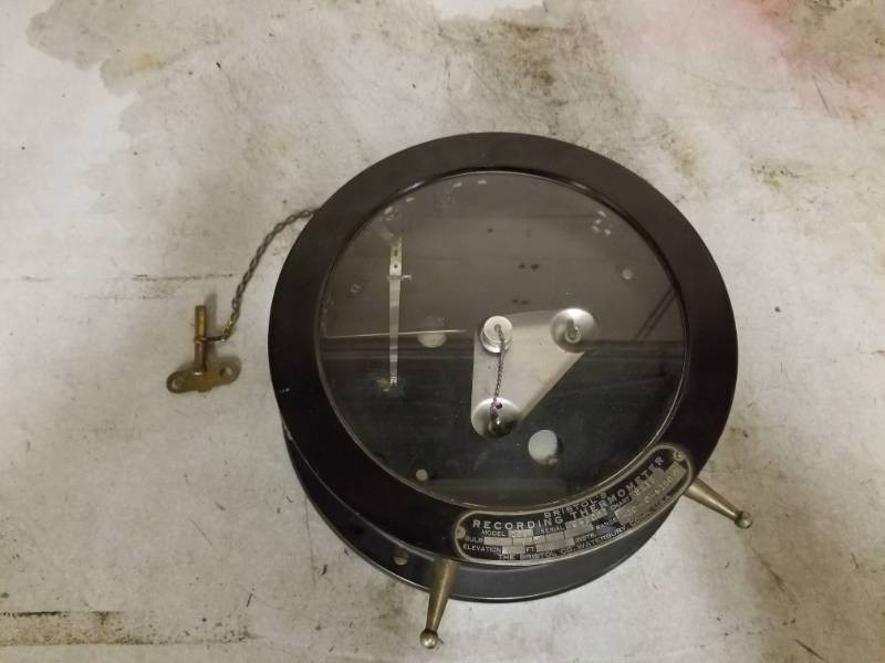 lot 8001 image: Bristols Recording Thermometer Model 169