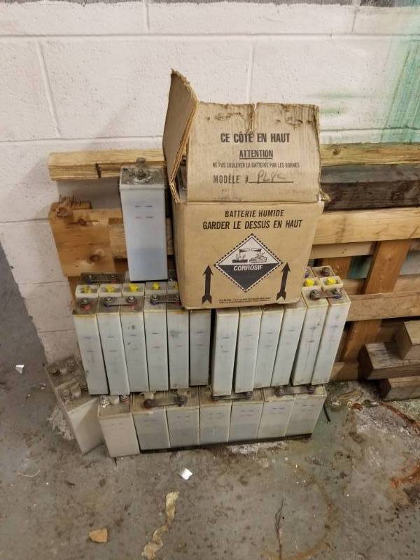 lot 8006 image: Batteries Model PL8C Lot