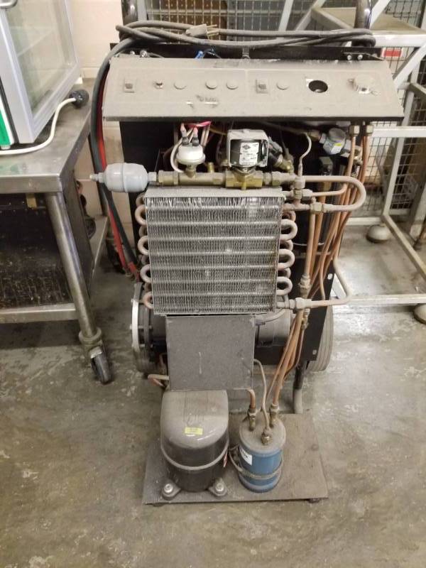 lot 8014 image: Robinair Model 17500 Refrigerant Recovery and Recycling Station