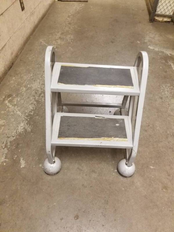 lot 8123 image: Metal Two Step Stool
