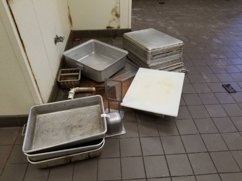 lot 9824 image: Sheet Pans  Bakeware Lot