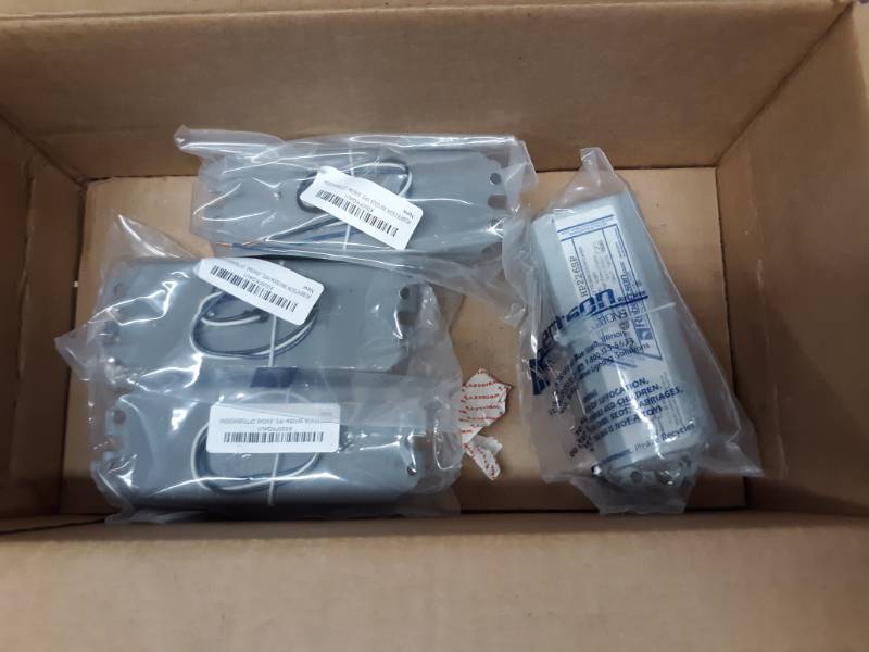 lot 8064 image: Robertson HP226SP Outdoor Ballast Lot