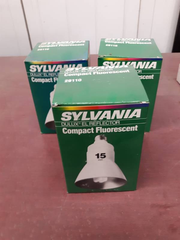 lot 8067 image: Sylvania Compact Fluorescent 15 w