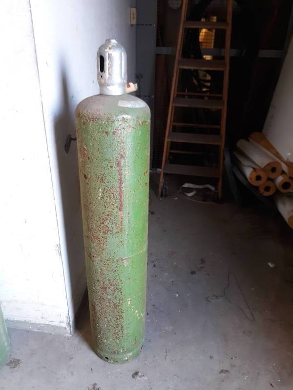 lot 8074 image: DuPont Freon 22 Canister