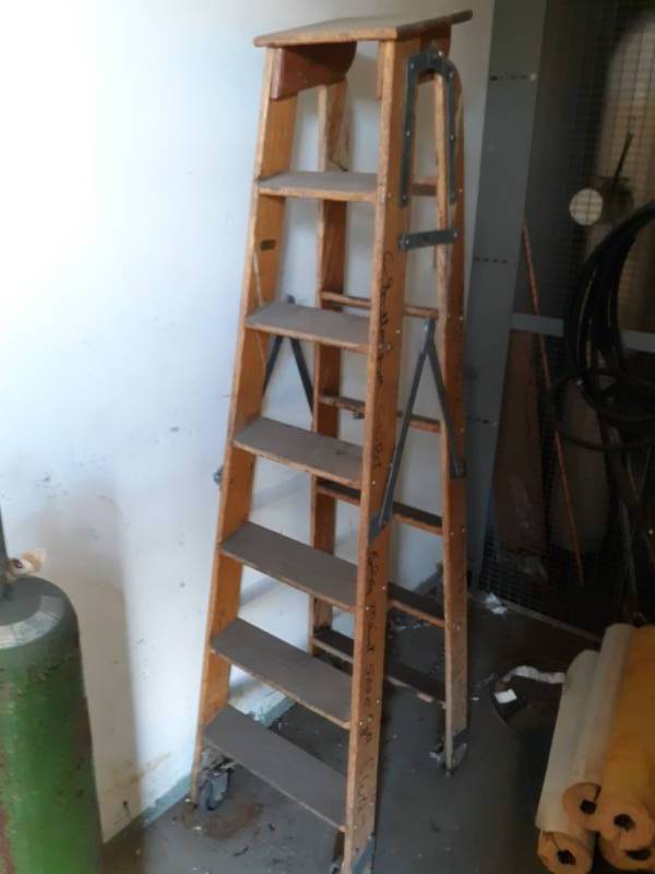lot 8075 image: Wood Stepladder