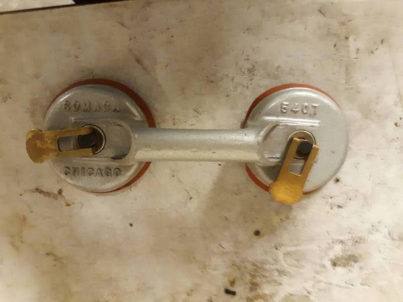 lot 8016 image: Glass Granite Slab Suction Cup Gripper Carrying Tool