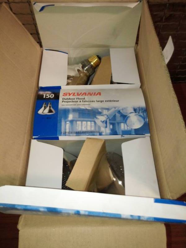 lot 8049 image: Outdoor Flood Lights 150 w Case