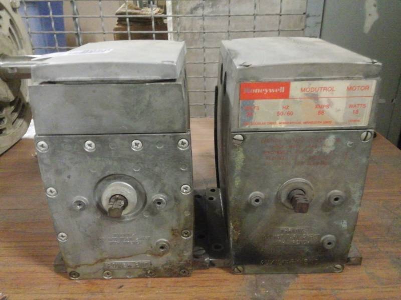 lot 8056 image: Honeywell Modutrol Motors