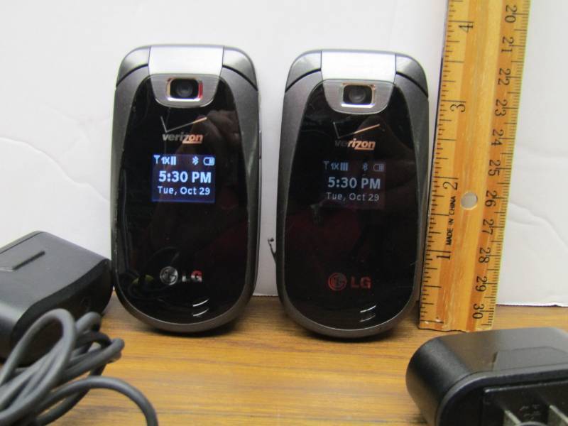 lot 3307 image: LG Revere (VN150), Camera, Flip Phone- Lot of 2 Verizon