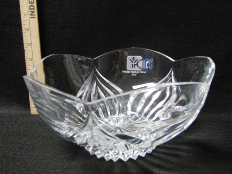 lot 3311 image: CrystalCut Glass Fruit Bowl