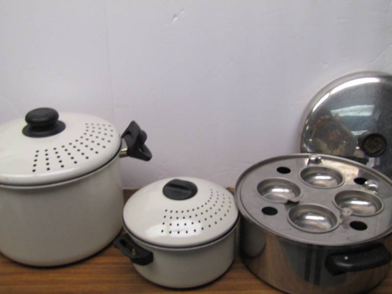 lot 3321 image: Large Pots Kitchen Cookware With Extras