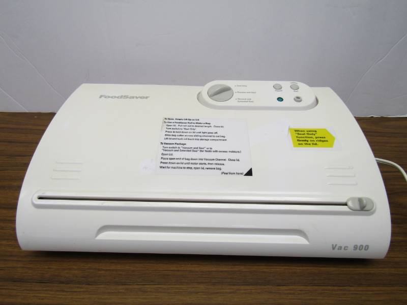 lot 3322 image: Vacuum Sealer-  Seal Up Your Food