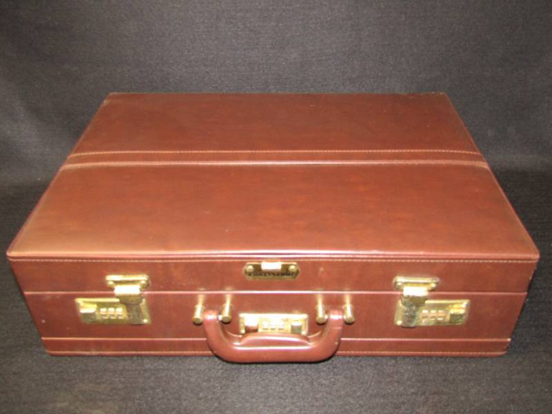 lot 3346 image: Briefcase
