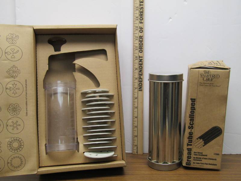 lot 3353 image: Pampered Chef- Cookie Press