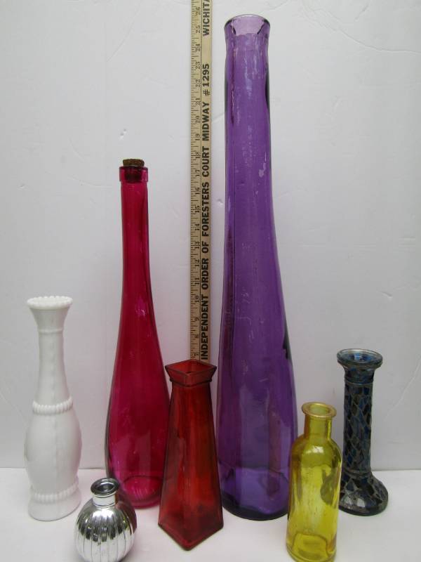 lot 3360 image: Vases- Colorful- Fun Lot