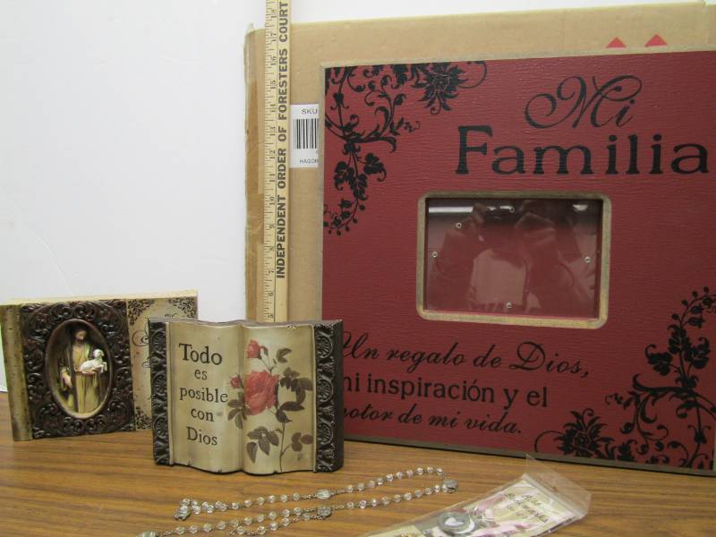 lot 3365 image: Spanish Writing Picture Frame and Wall Decor