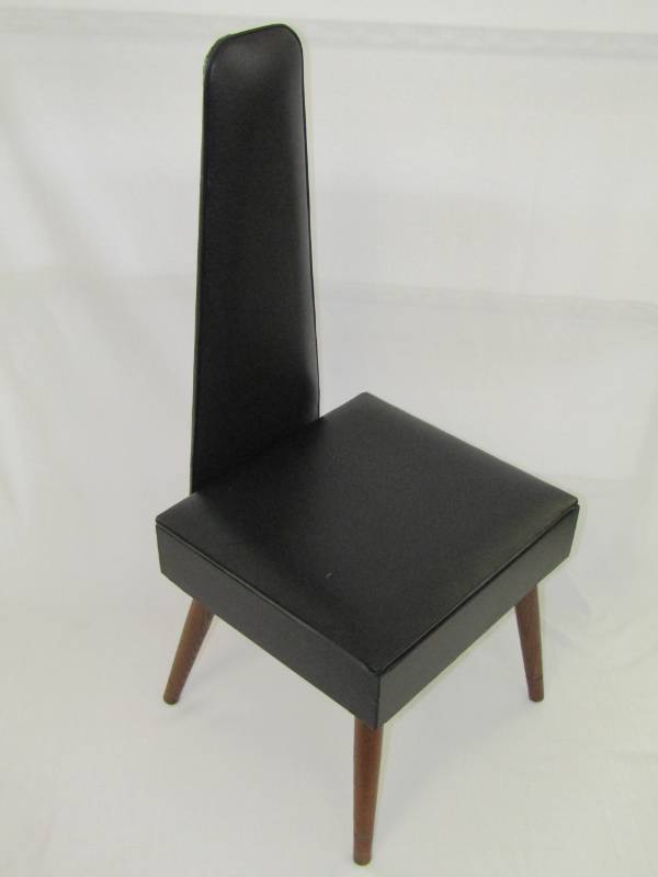 lot 3402 image: Vintage Mens Valet Chair- Flip Seat For Storage
