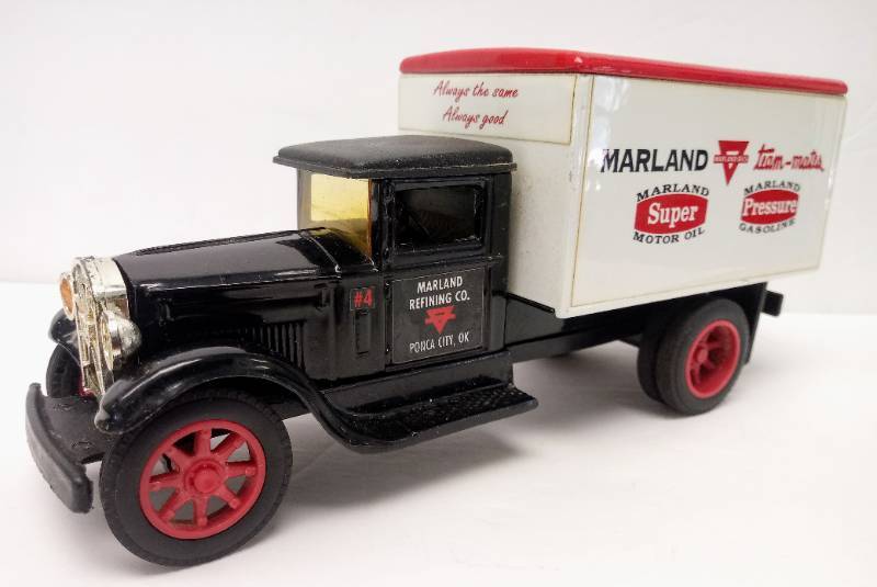 lot 3374 image: ERTL-  Truck Bank- LK