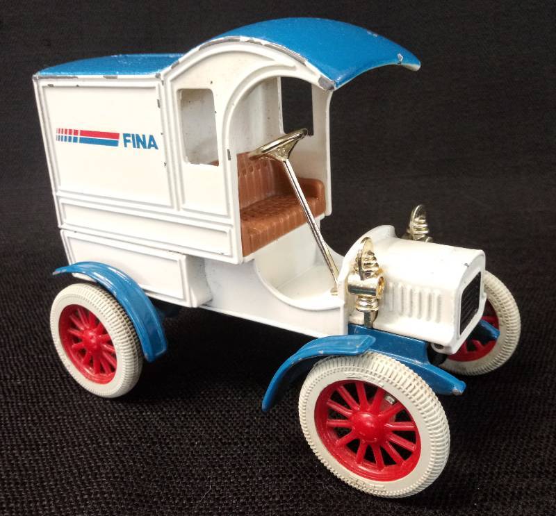 lot 3377 image: ERTL- Ford Delivery Car- Bank