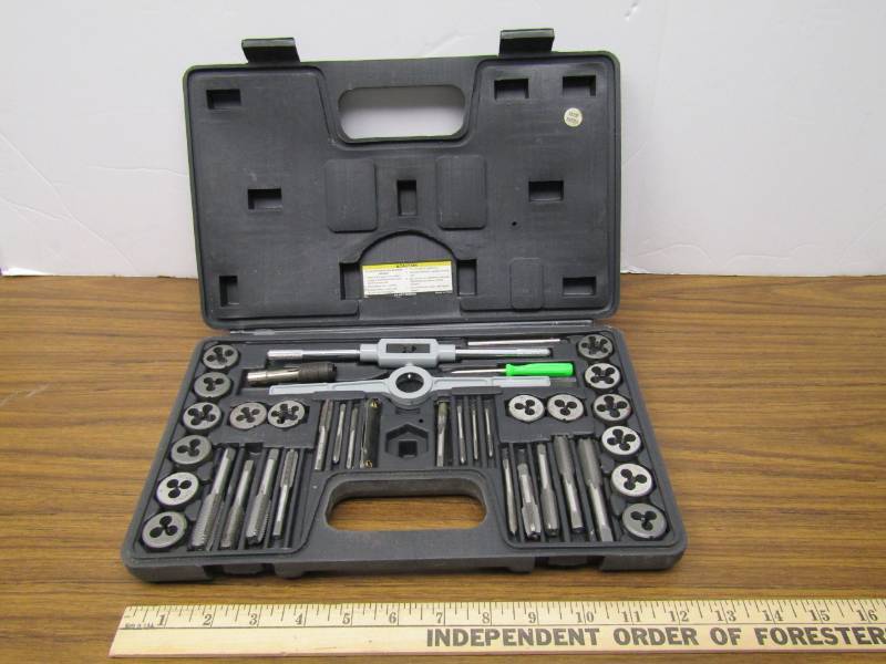 lot 3432 image: Tap and Die Set
