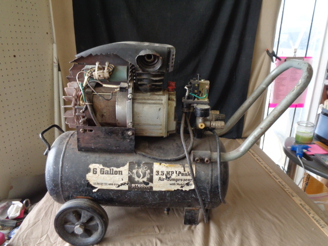 lot 9120 image: Air Compresser 6 Gallon